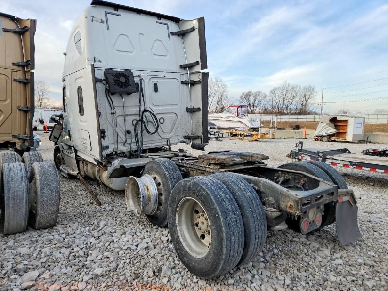 2019 Freightliner Cascadia 126
