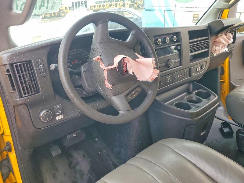 2022 GMC Savana Cut-box Truck