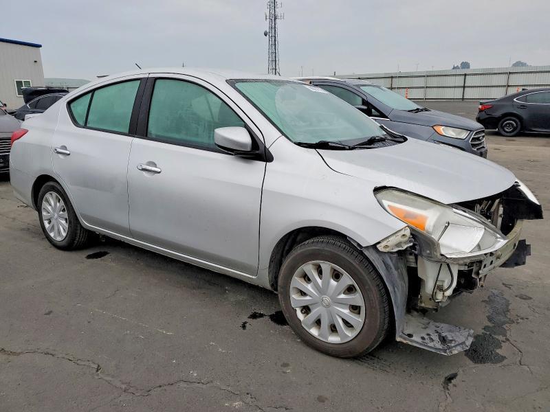 2016 Niss Versa s