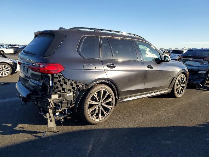 2022 BMW X7 M50i