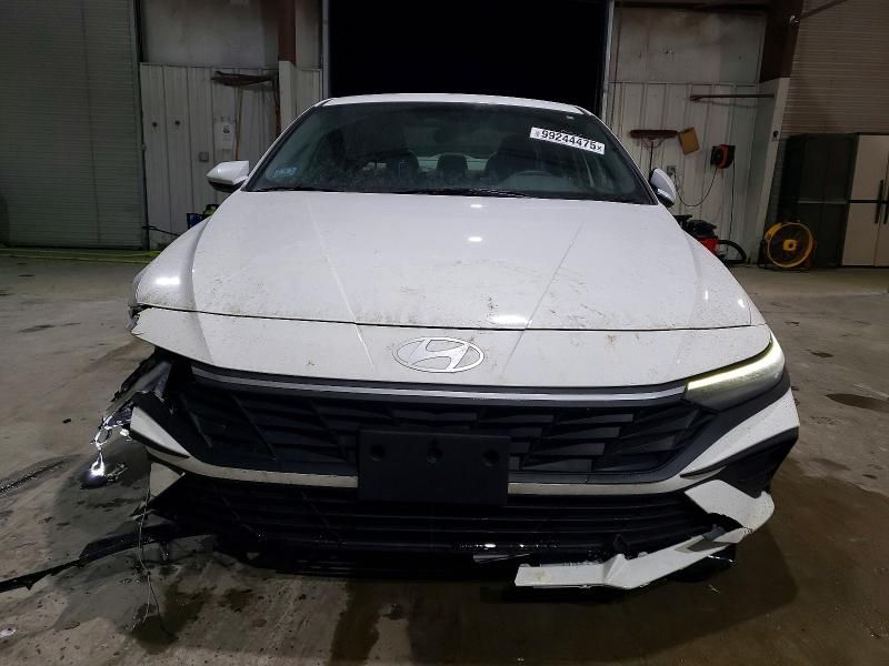 2024 Hyundai Elantra se