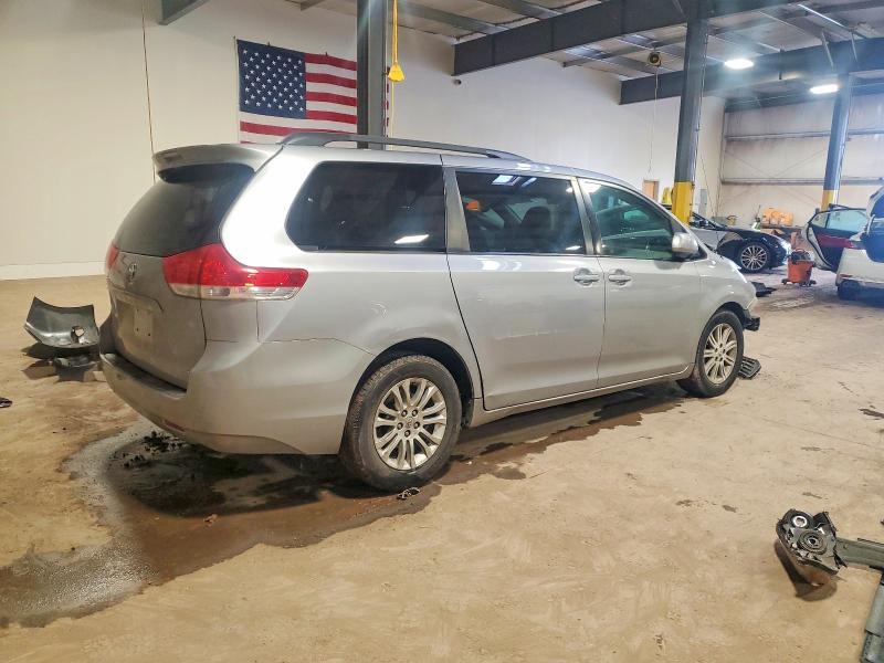 2012 Toyota Sienna xle