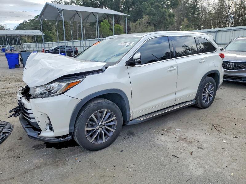 2018 Toyota Highlander se