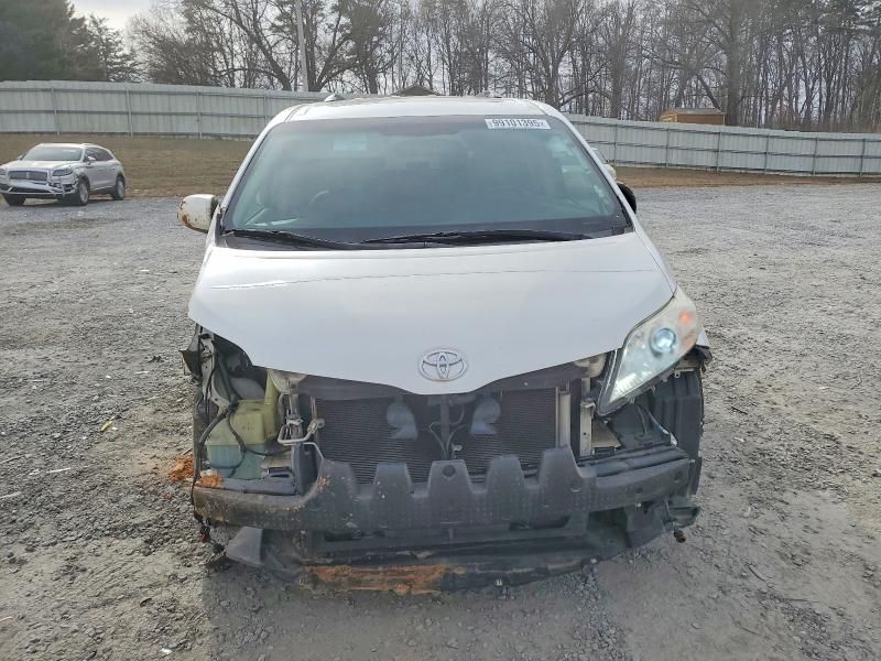 2016 Toyota Sienna xle