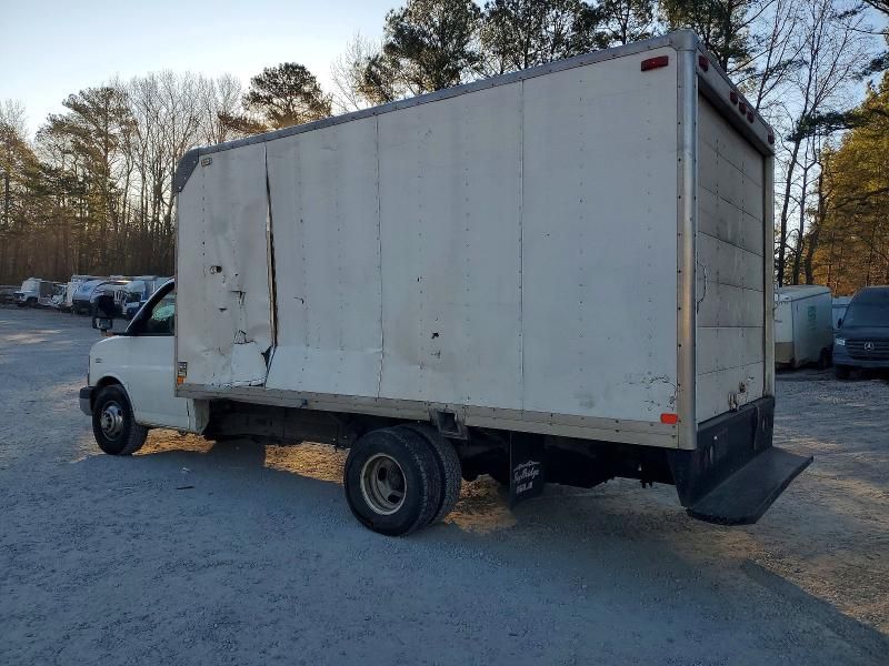 2015 Chevrolet Express box Truck