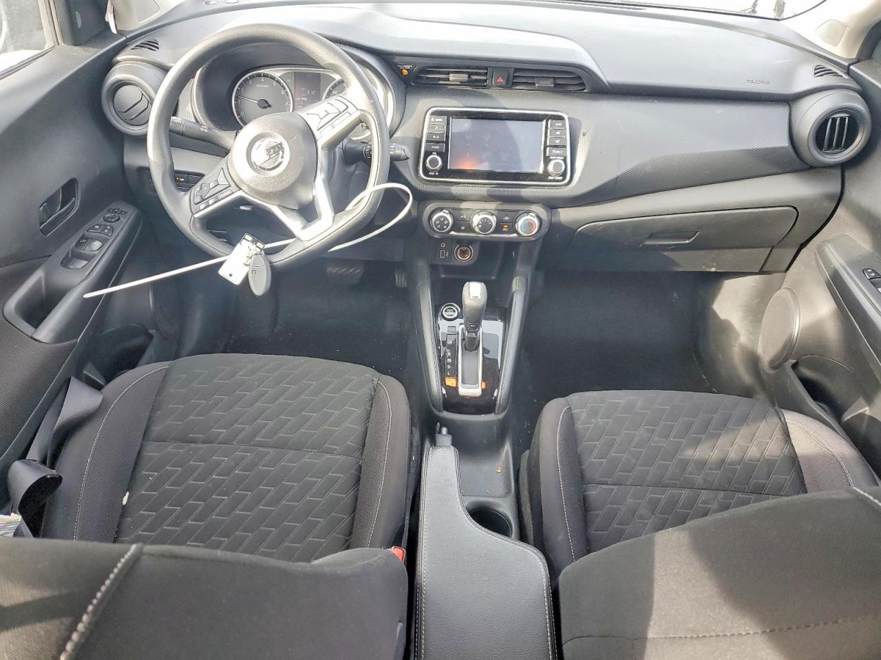 2021 Nissan Kicks s