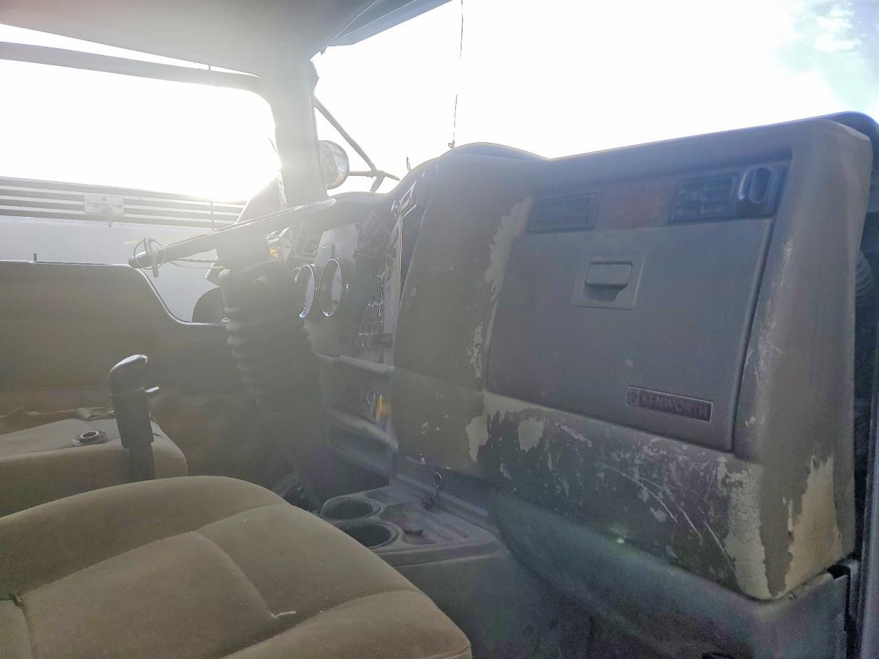 2001 Kenworth W900 Truck Cab AND Chassis