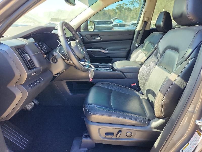 2022 Nissan Pathfinder sl
