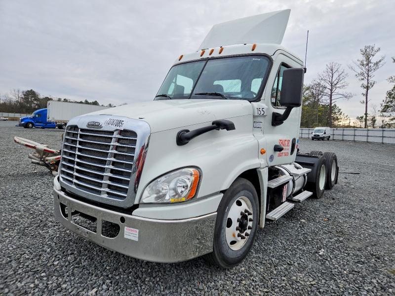 2016 Freightliner Cascadia 125 Semi Truck