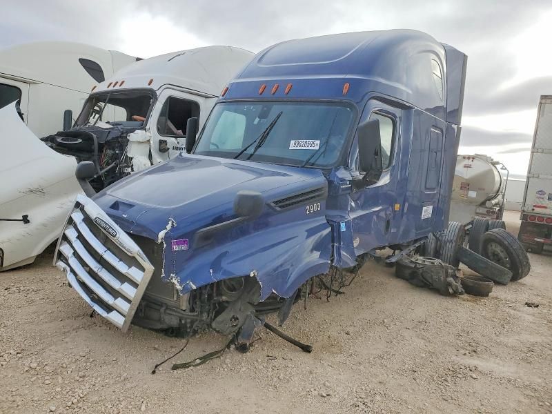 2020 Freigliner 2020 Freightliner Cascadia 126 Semi Truck