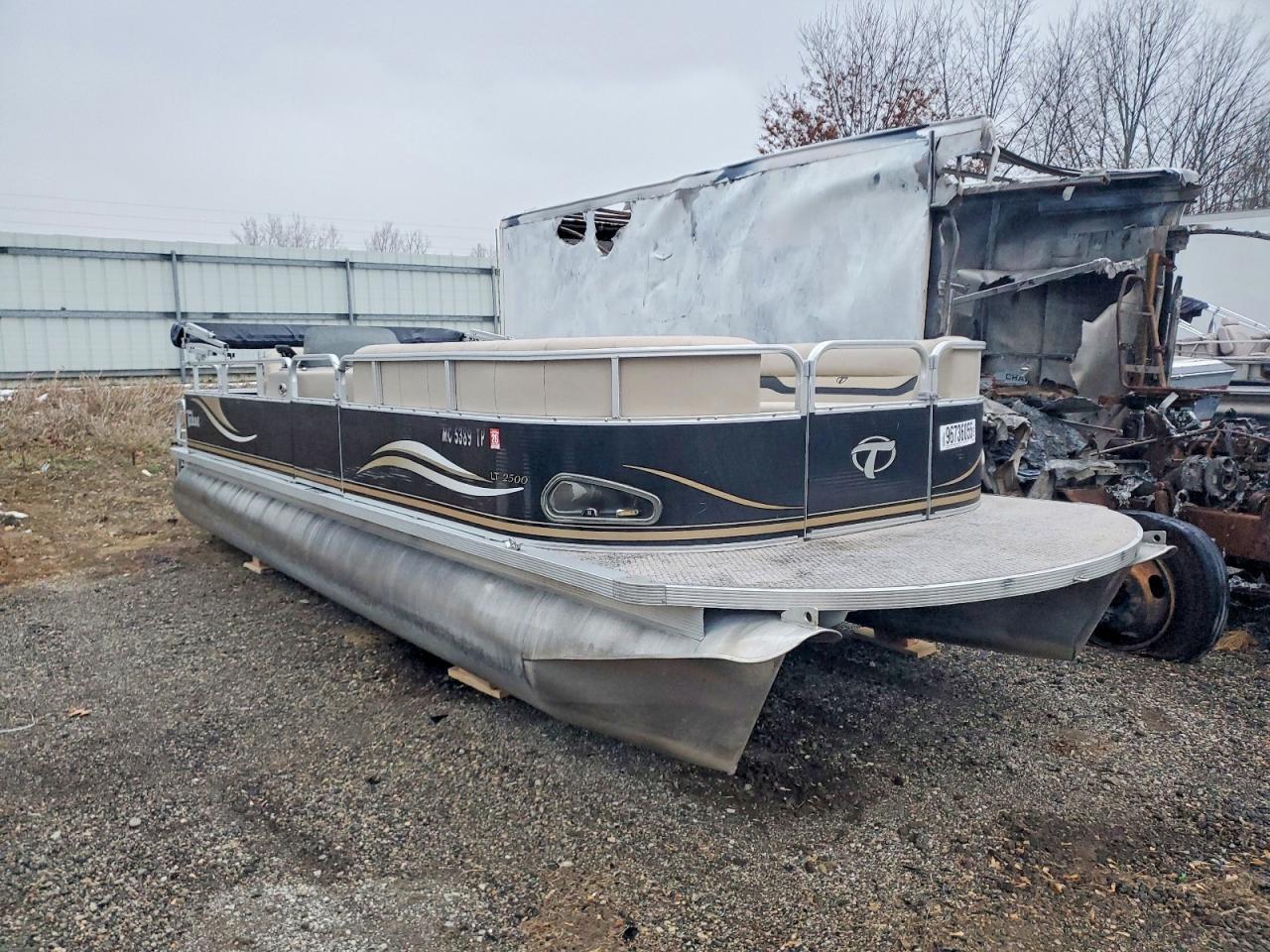 2012 Tahoe Boat