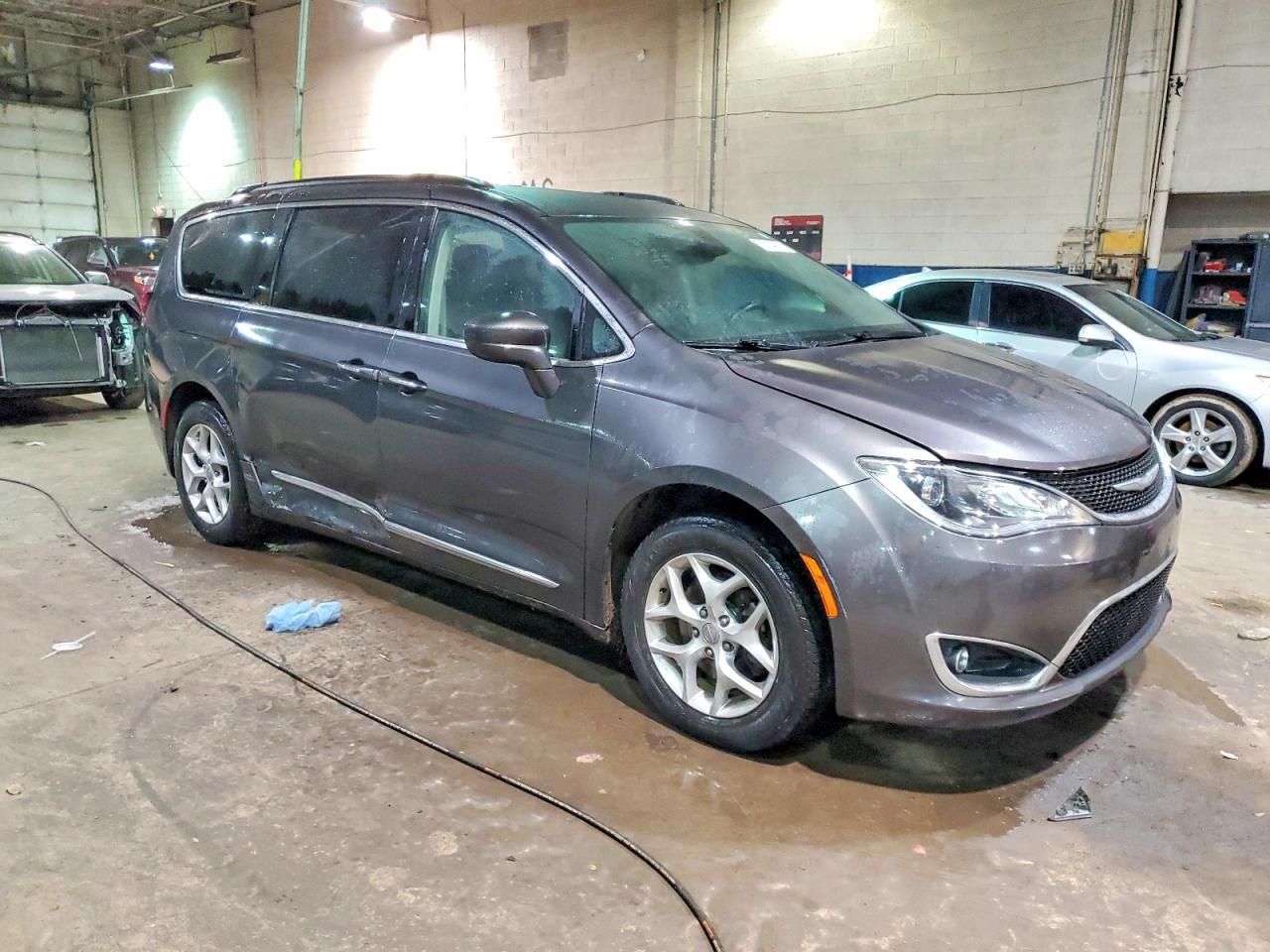 2017 Chrysler Pacifica Touring l