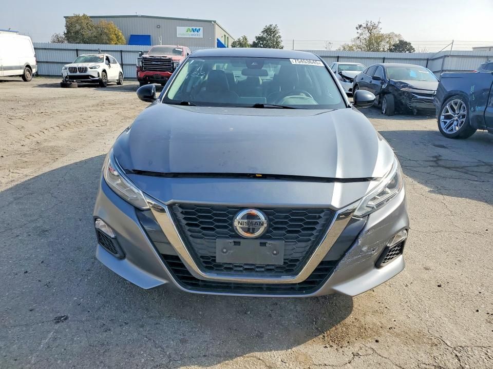 2022 Niss Altima 2.5