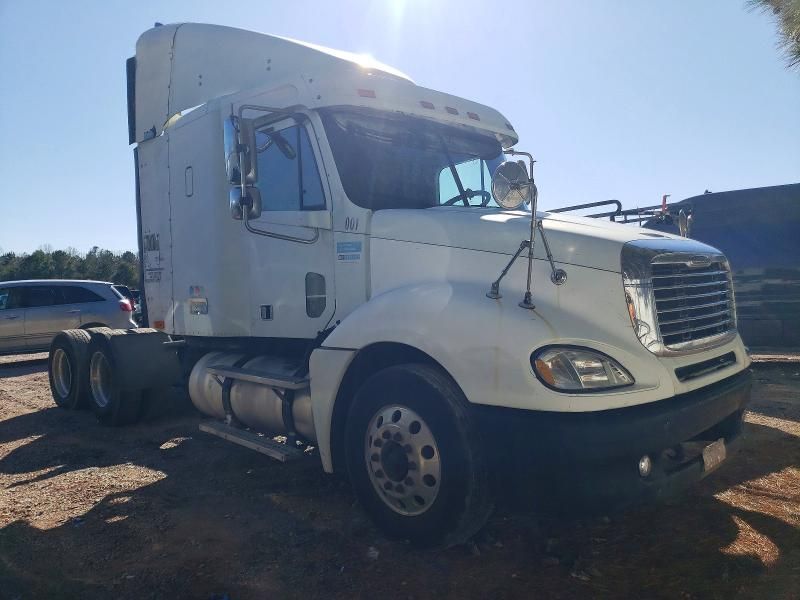 2004 Freightliner Columbia 120 Semi Truck