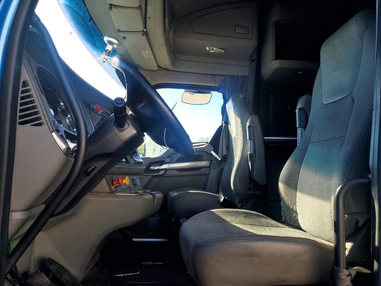 2019 Kenworth T680 Semi Truck