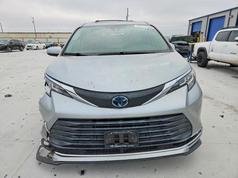 2021 Toyota Sienna