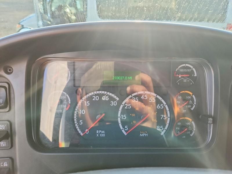 2017 Freightliner Business Class M2 BOX Truck