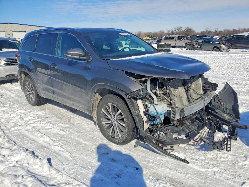 2019 Toyota Highlander se
