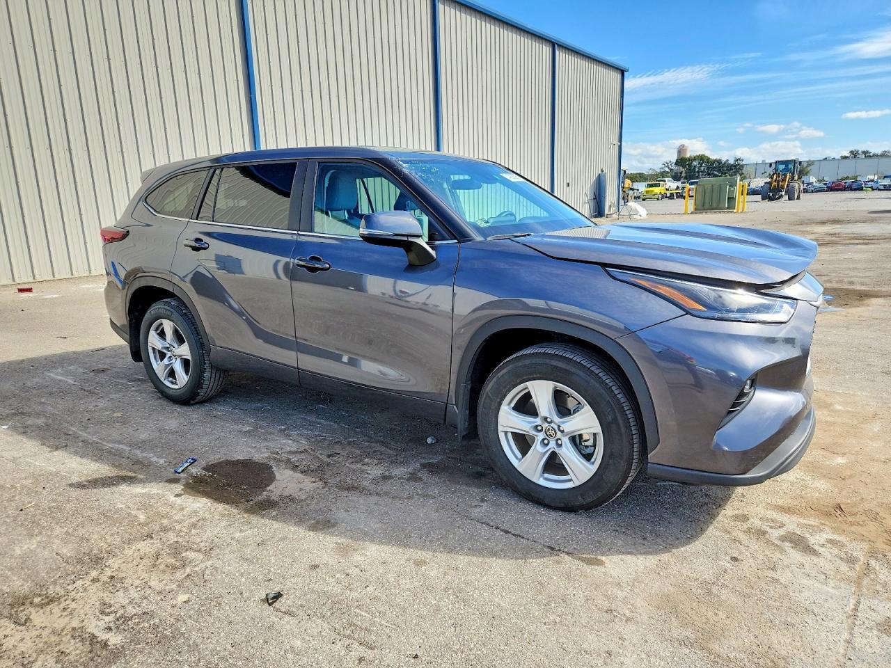 2025 Toyota Highlander le