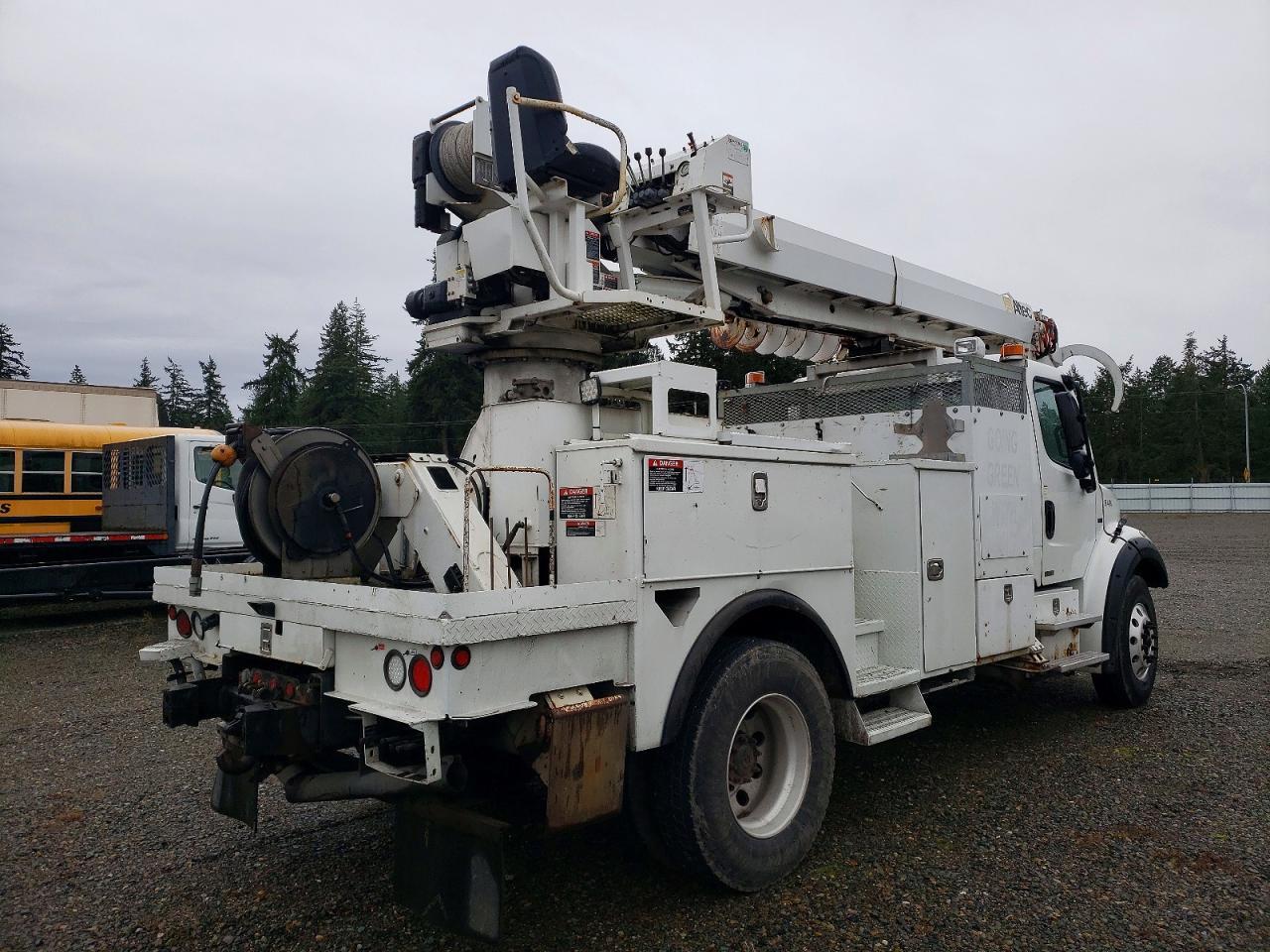 2016 Freigliner 2016 Freightliner Business Class M2 Digger Derrick