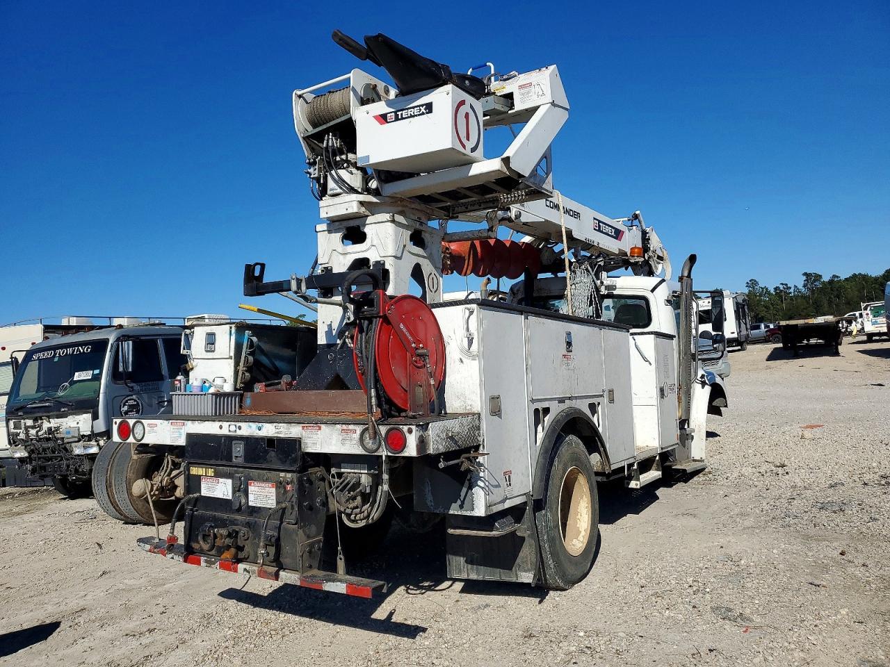 2022 Freigliner 2022 Freightliner Business Class M2 Digger Derrick