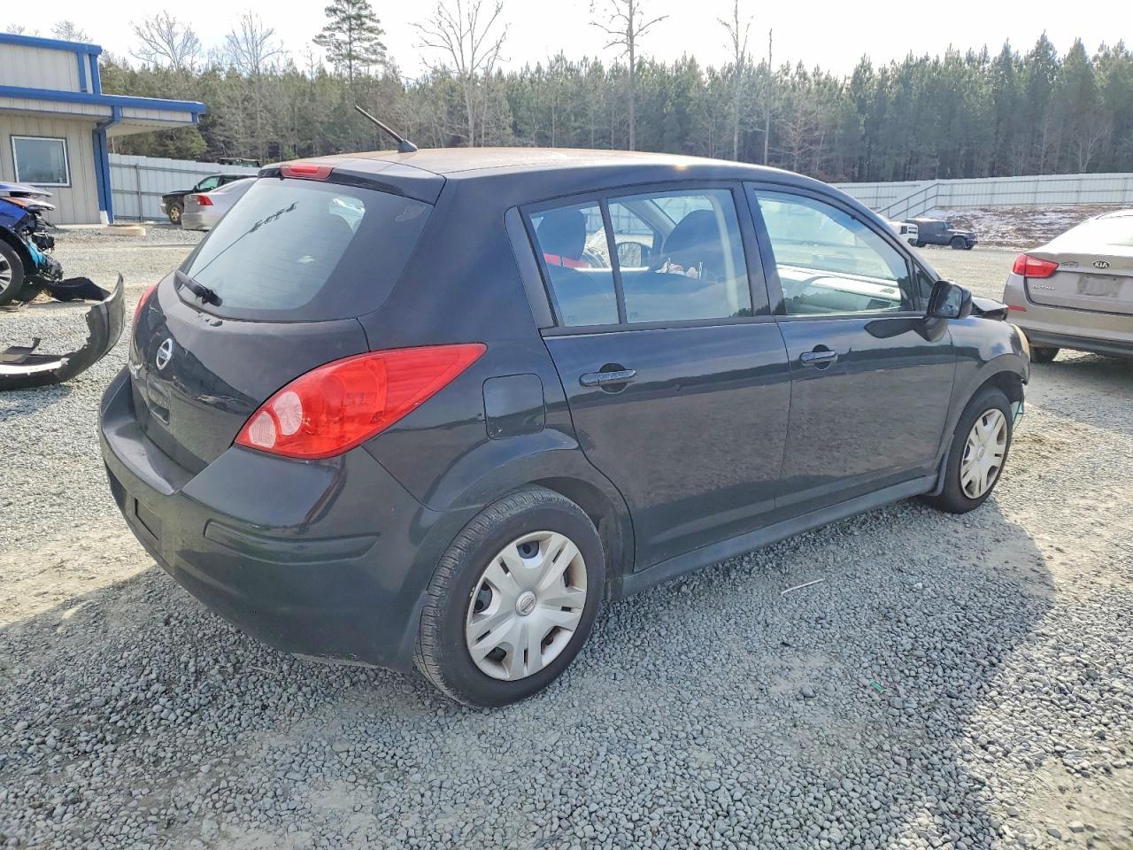 2011 Nissan Versa s