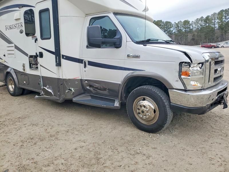 2017 Ford Econoline E450 Super Duty Cutaway Van