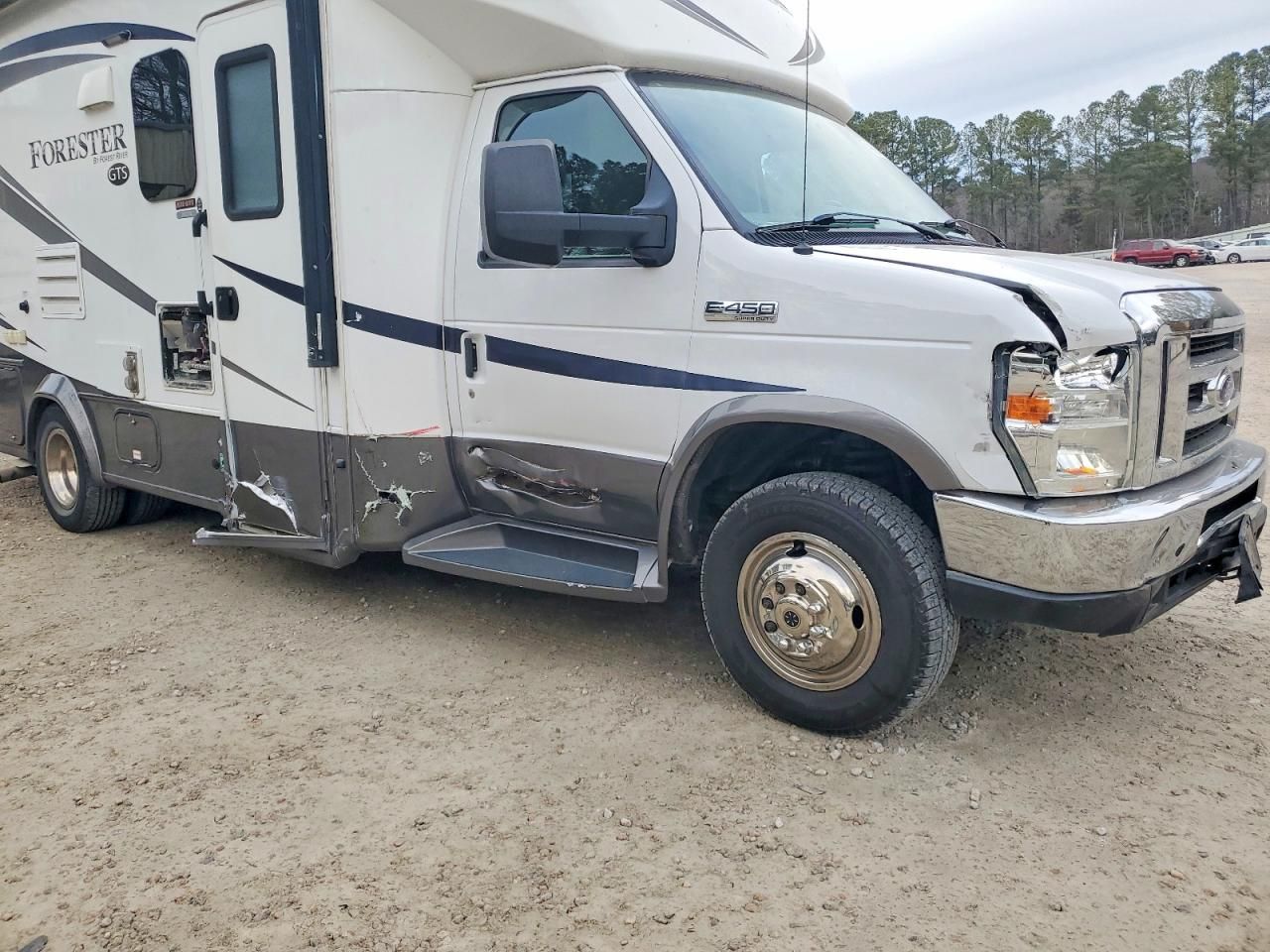 2017 Ford Econoline E450 Super Duty Cutaway Van