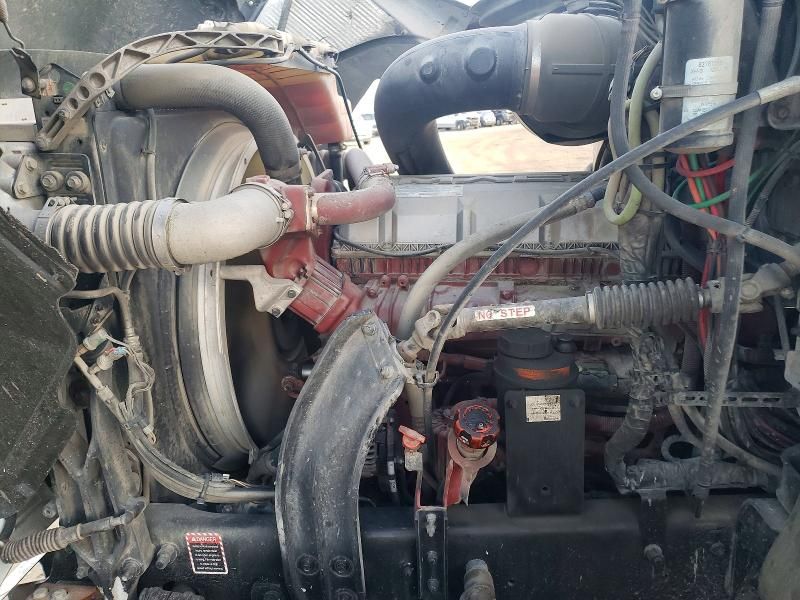 2016 Mack CHU613 Semi Truck