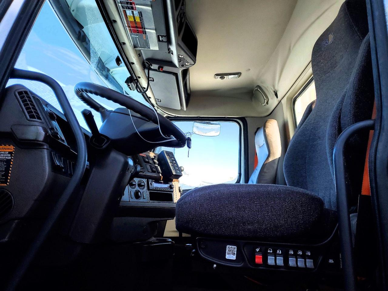 2017 Volvo VNL Semi Truck