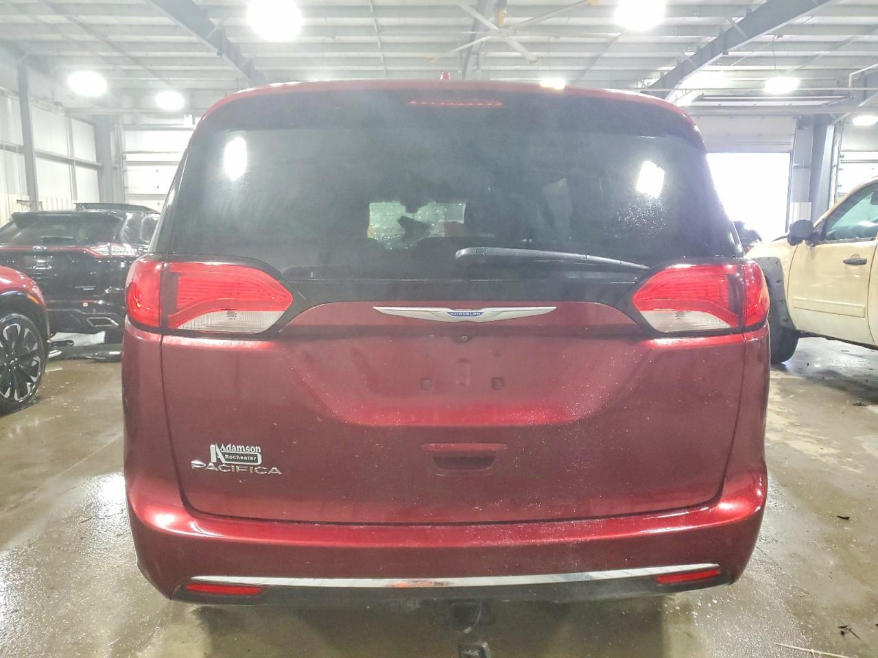 2017 Chrysler Pacifica Touring l