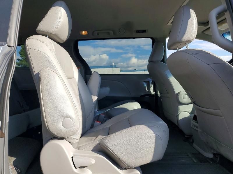 2016 Toyota Sienna xle