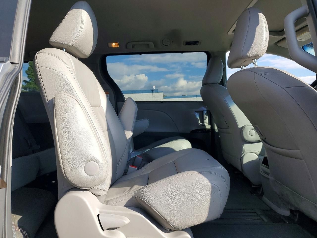 2016 Toyota Sienna xle