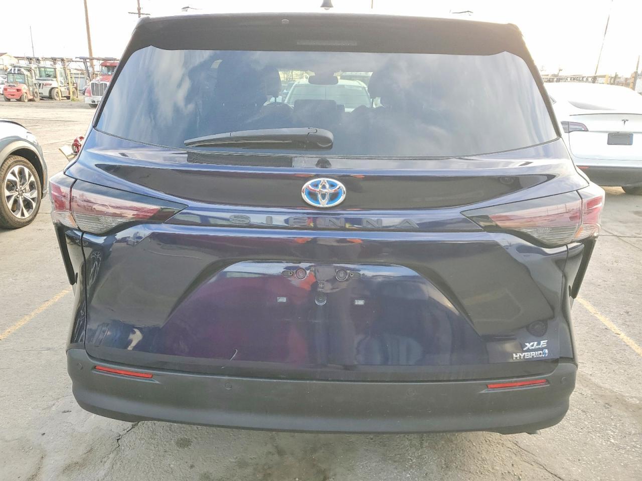 2023 Toyota Sienna xle