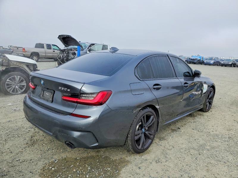 2022 BMW 330xe
