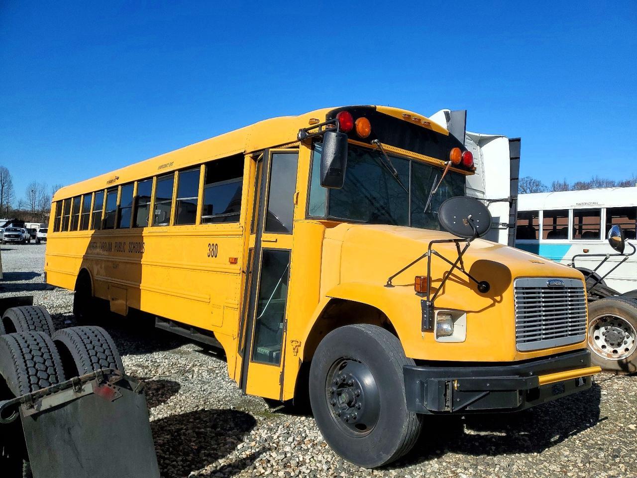 2002 Freightliner Chassis FS65