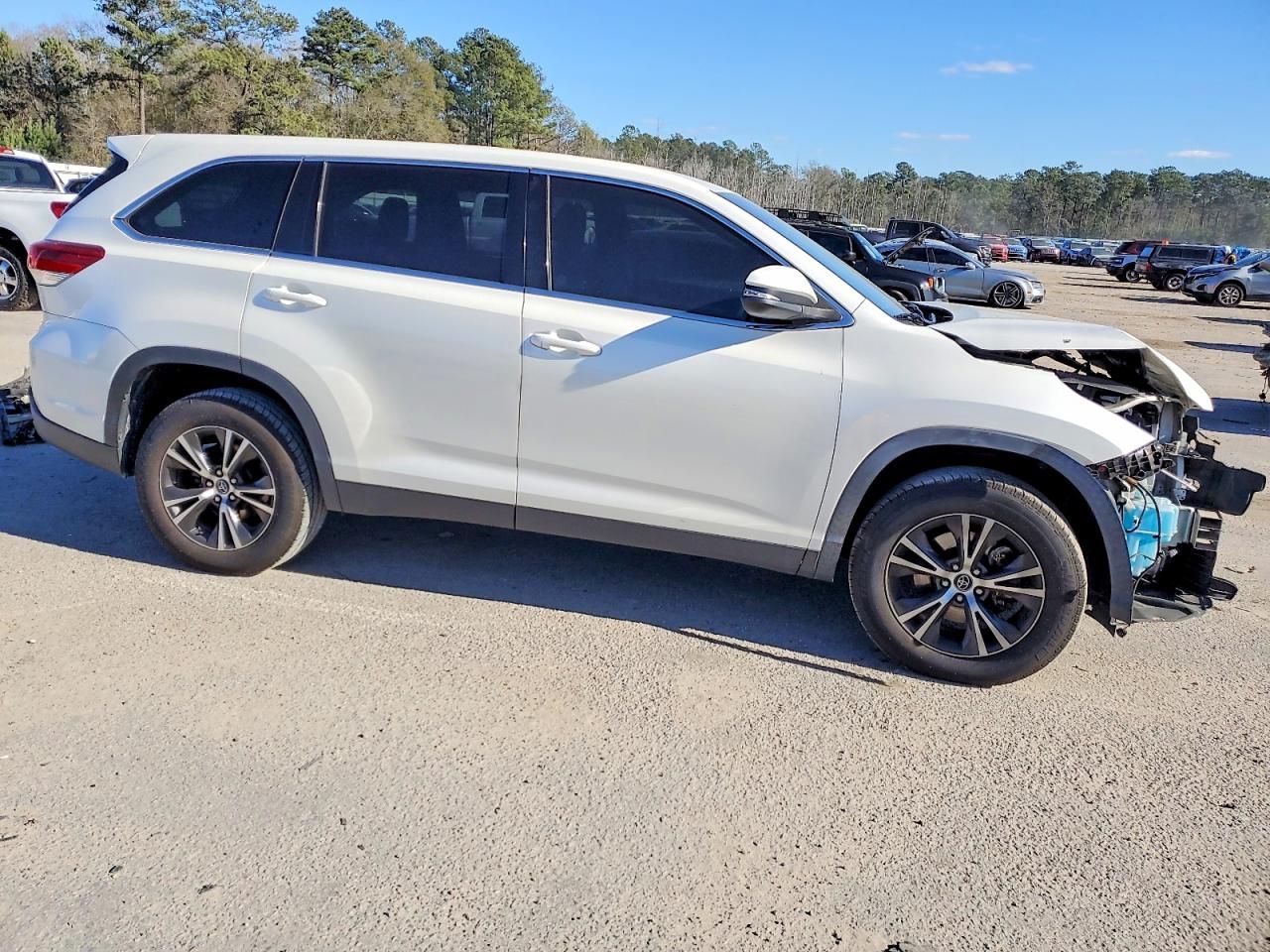 2019 Toyota Highlander le
