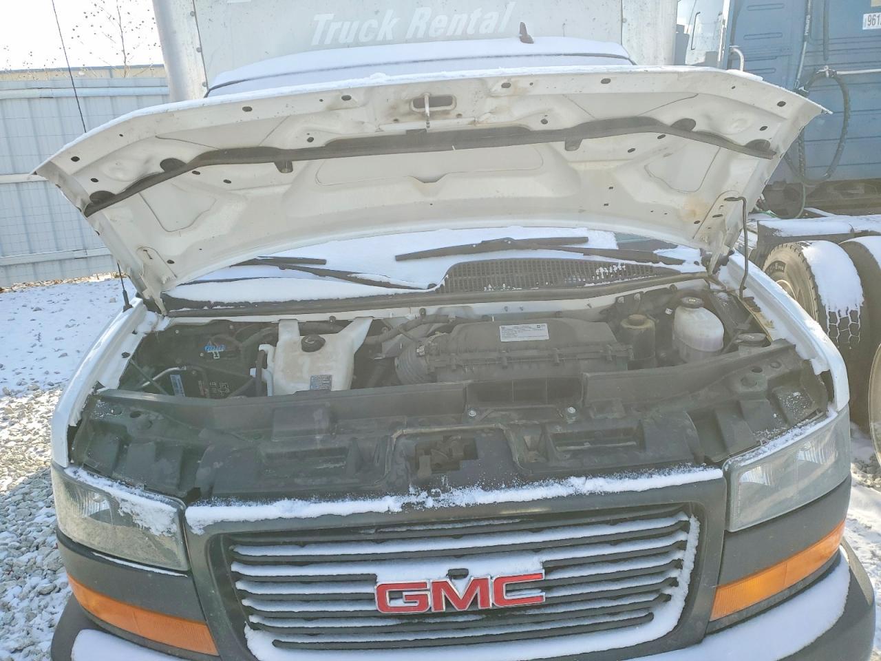 2022 GMC Savana CUT-BOX Truck