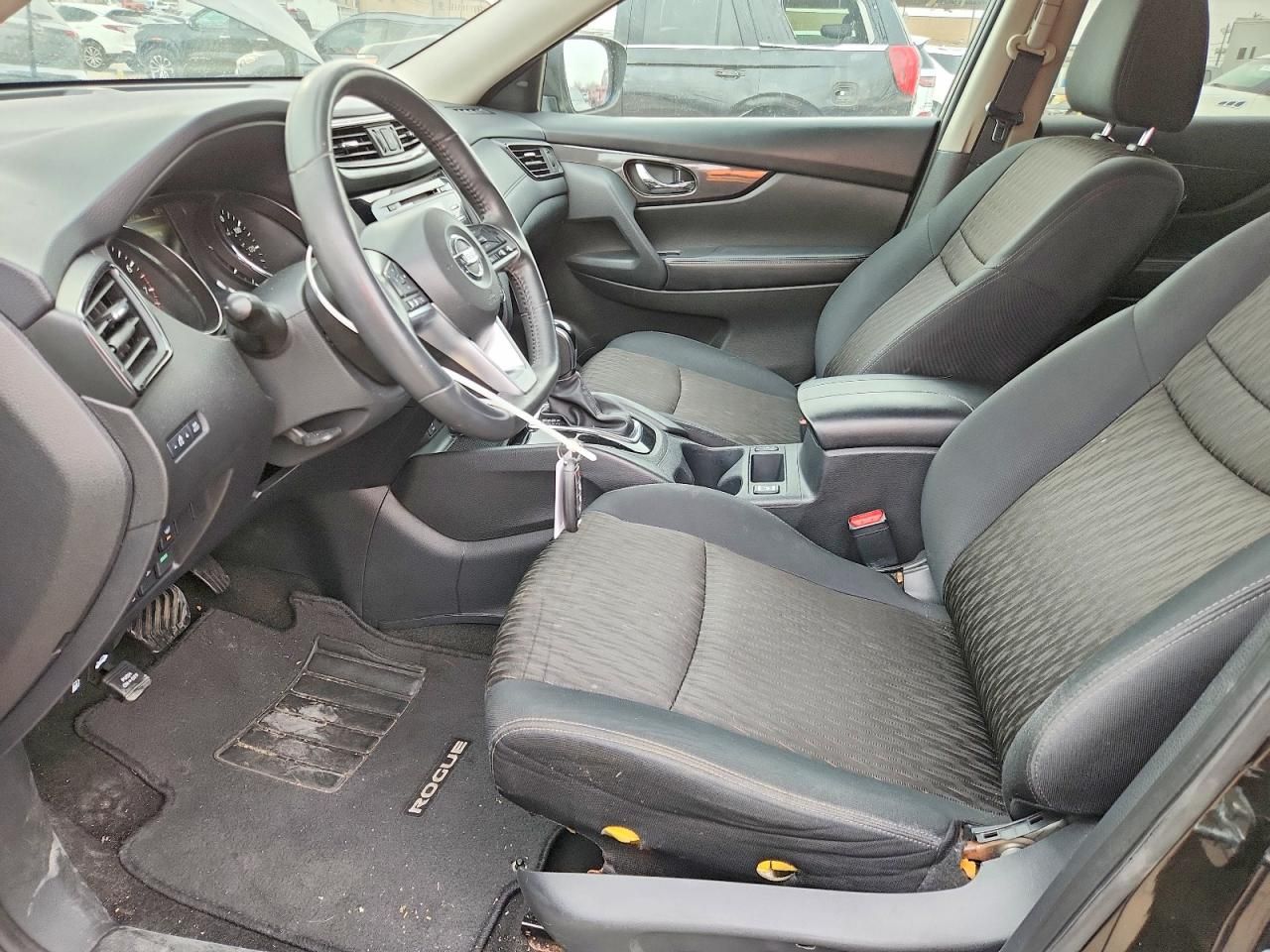 2017 Nissan Rogue sv