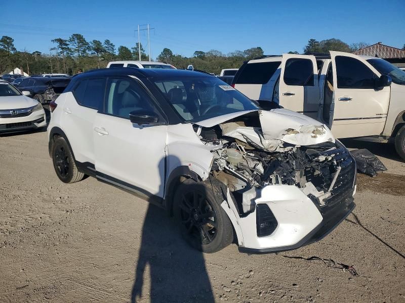 2022 Nissan Kicks sr