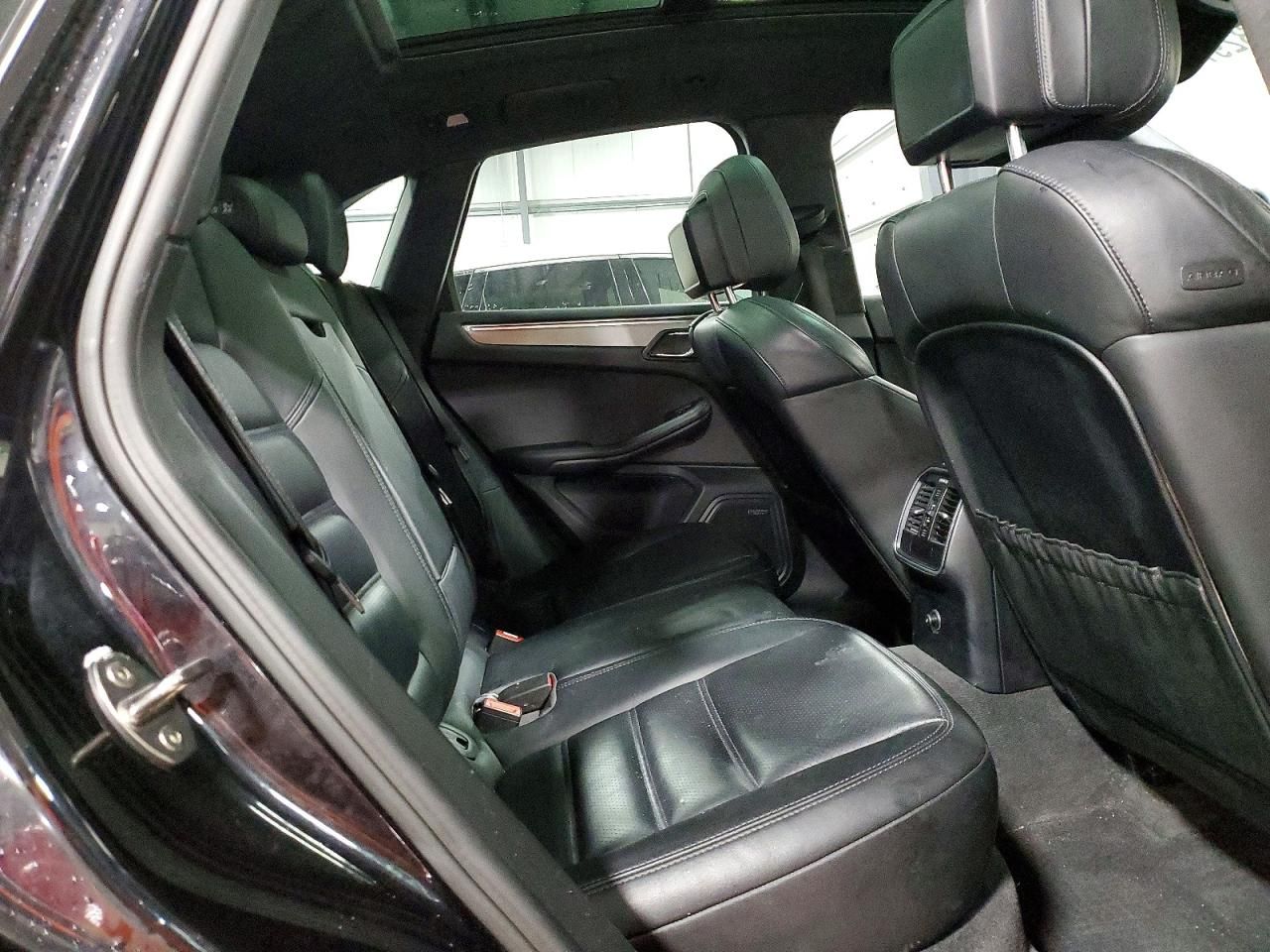 2016 Porsche Macan Turbo