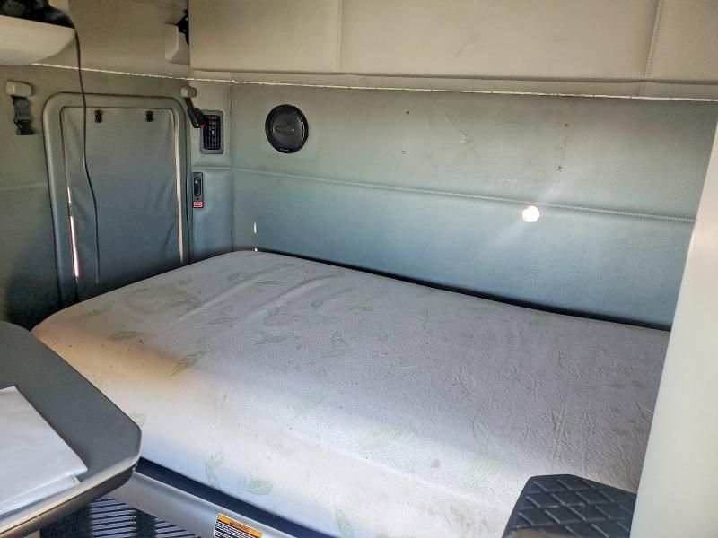 2019 Kenworth T680 Semi Truck