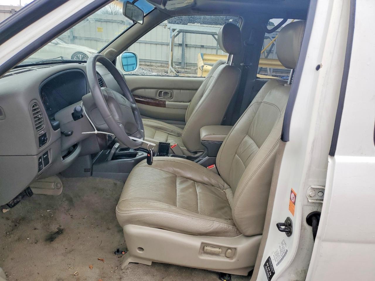 1999 Infiniti QX4