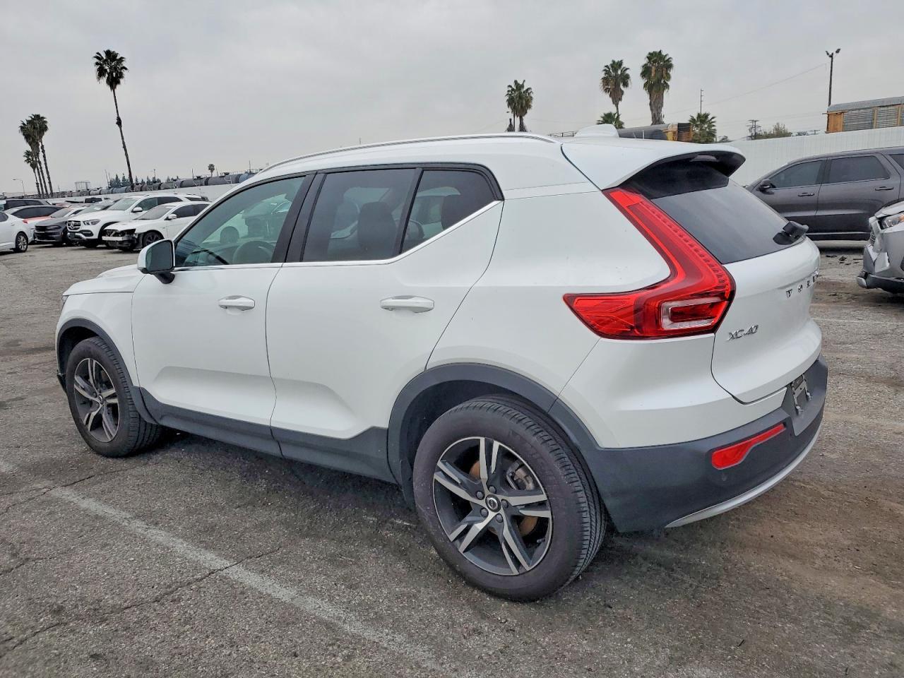 2025 Volvo Xc40 Core