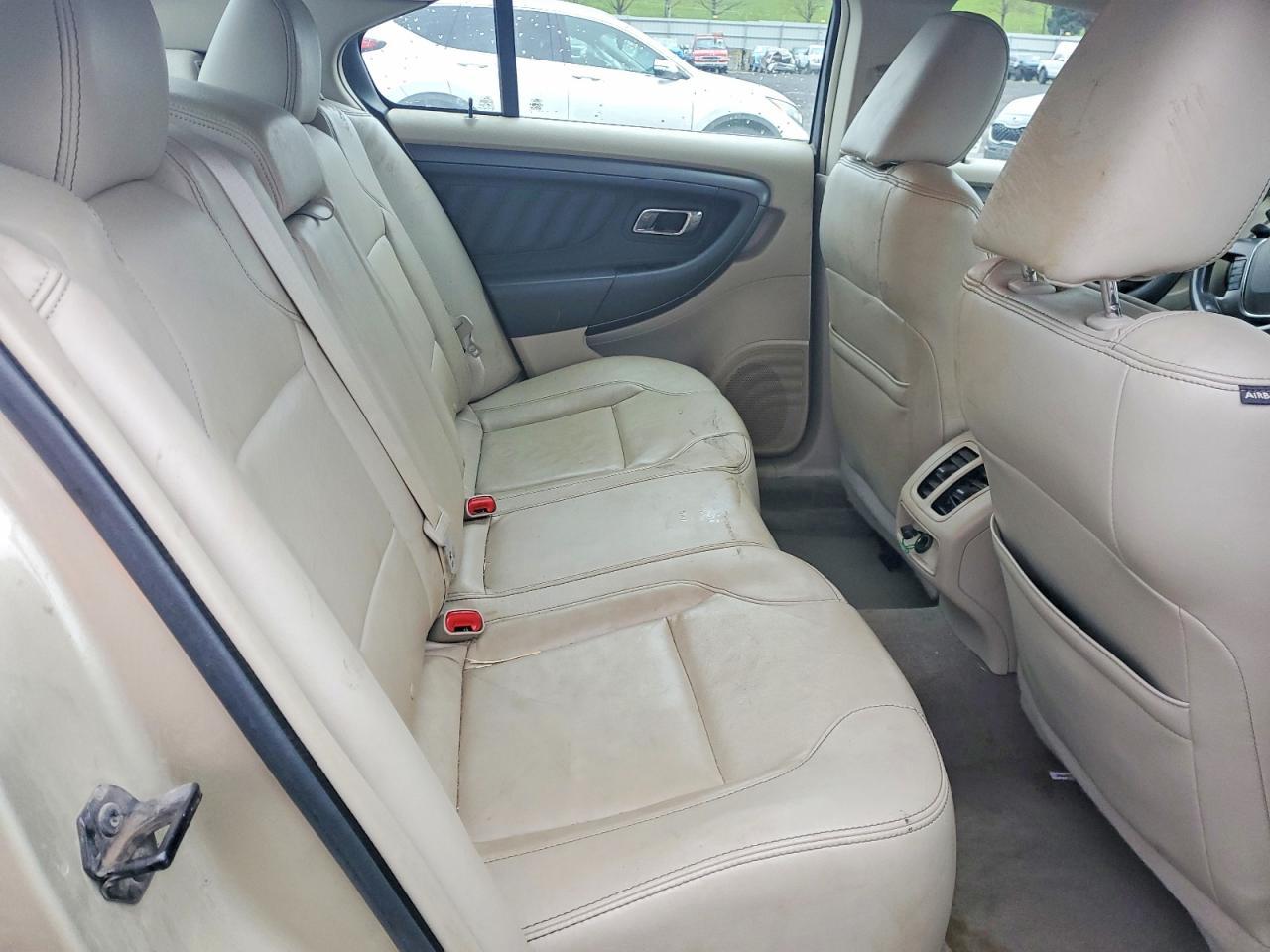 2010 Ford Taurus sel