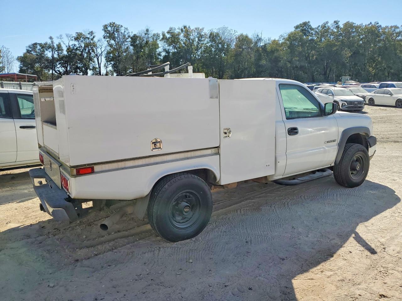 2003 Chevrolet Silverado Utility / Service Truck