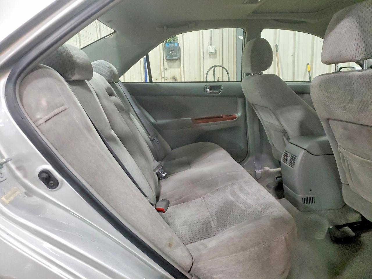 2004 Toyota Camry le