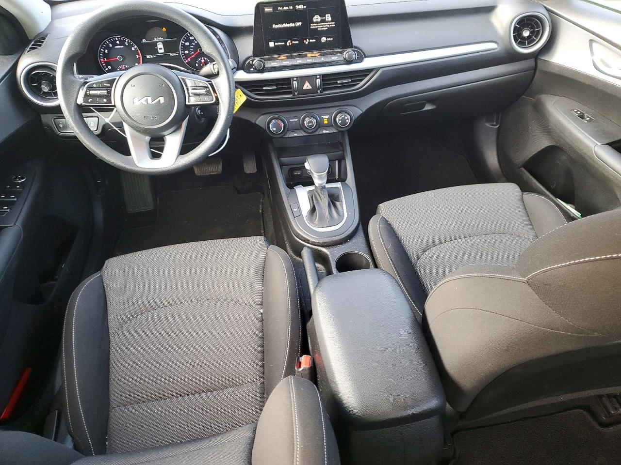 2023 KIA Forte lx