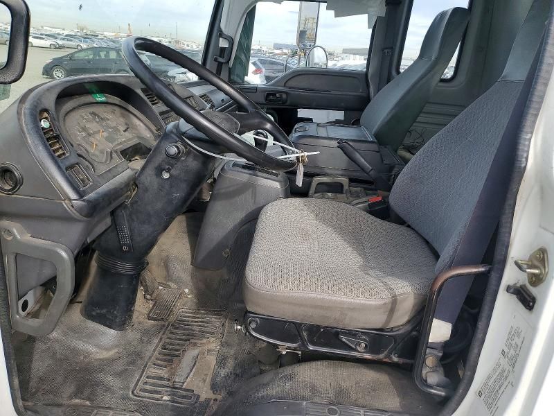 2005 Chevrolet T7500 BOX Truck