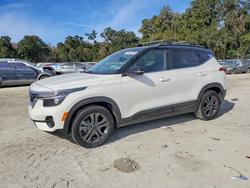 KIA Vehiculos salvage en venta: 2023 KIA Seltos s